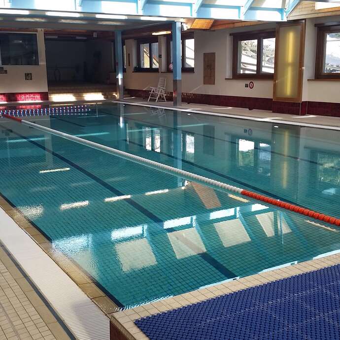 Piscine intérieure du Mondzeu