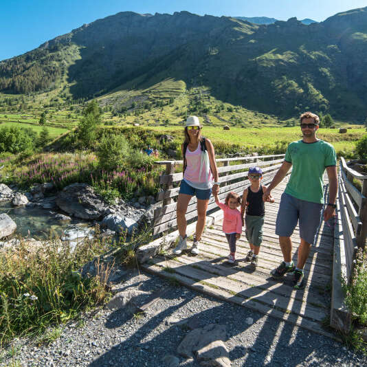Randonnée en Famille : Le Saut du Laïre par le plateau de Basset