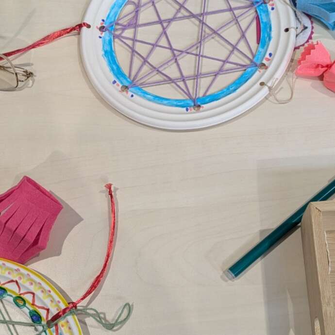 Création d'attrape-rêves, spécial Carnaval