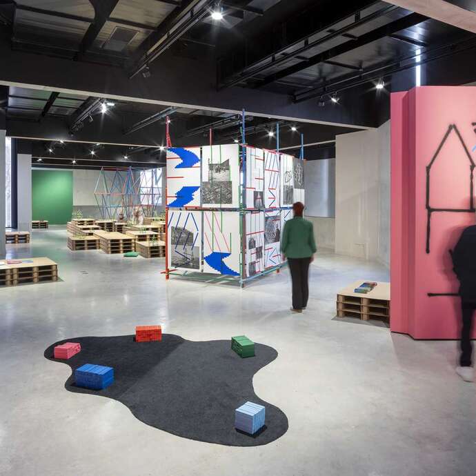 Bâtons et élastiques. Une exposition-atelier d’Aurélien Débat