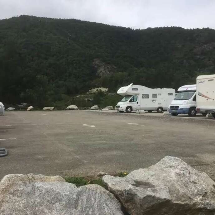 Aire de stationnement pour camping-cars
