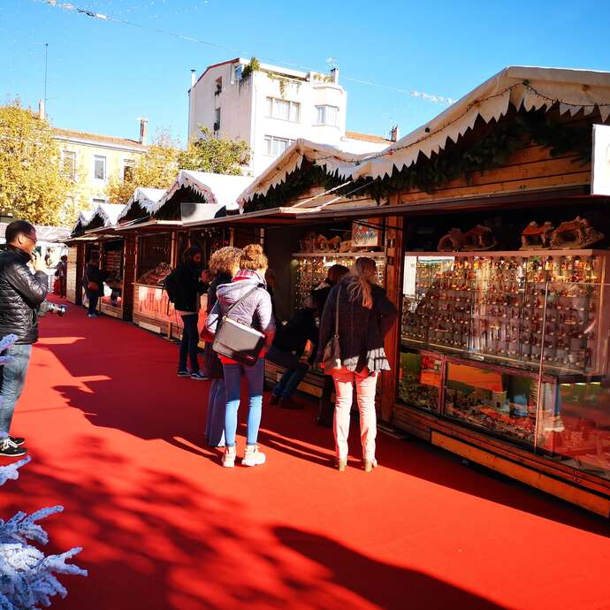 Marché aux santons et à la céramique