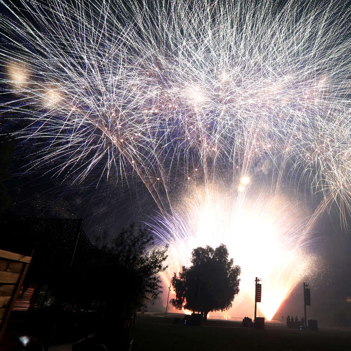 Feu d'artifice et bal populaire