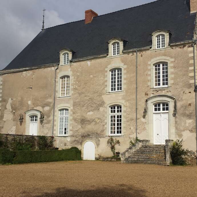 From the castle of the Aubance valley to Noizé forest