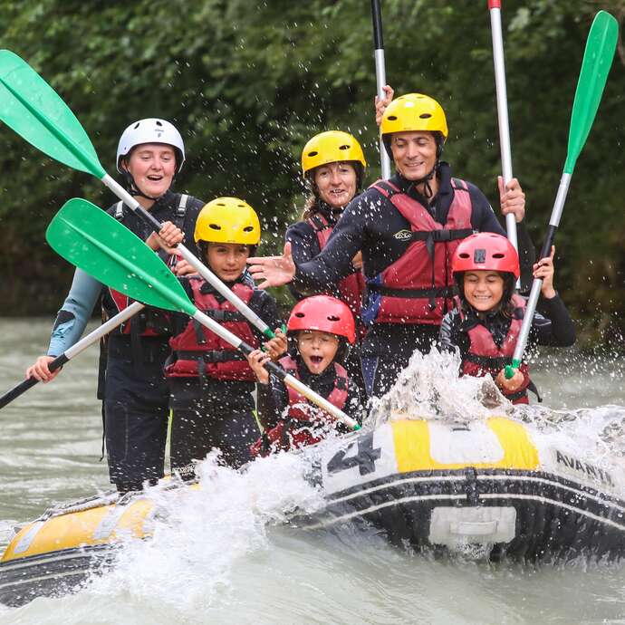 Attività in acqua bianca per famiglie con Session Raft