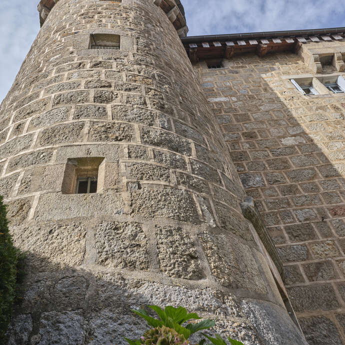 Découverte des maisons fortes