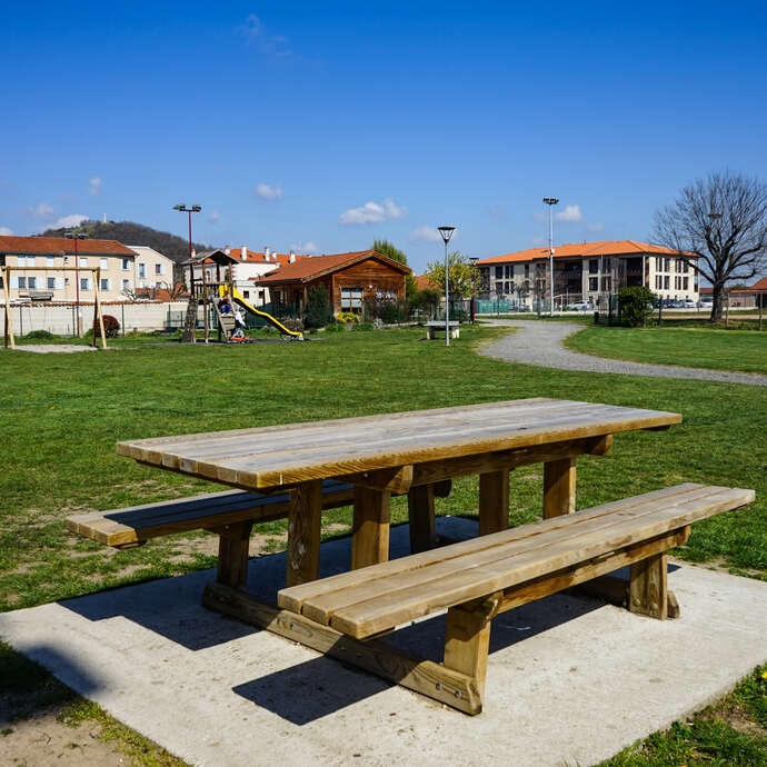 Aire de jeux et de pique-nique au bord du Ruillat