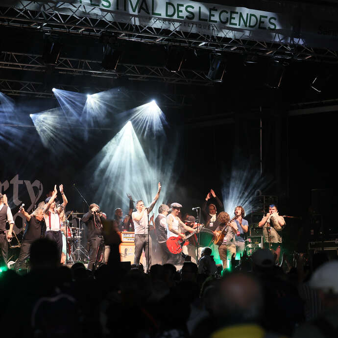 Tableau final avec tous les artistes - Festival Les Roches Celtiques