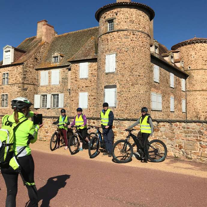 Balade à vélo électrique ... la boucle des châteaux