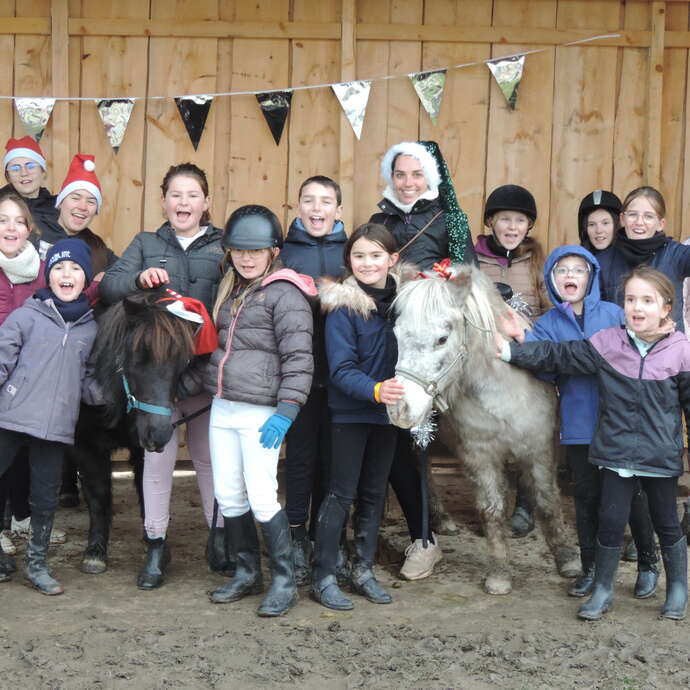 Chasse aux œufs avec les poneys