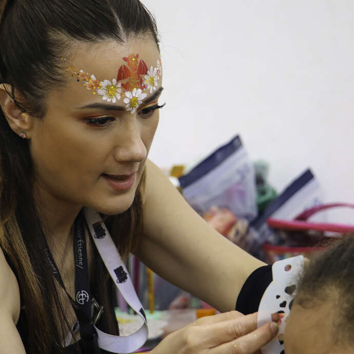 Maquillage celtique et chapeaux magiques - Festival Les Roches Celtiques