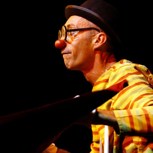 Spectacle Clown