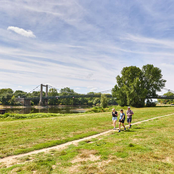 To the confluence of the Loire and the Maine